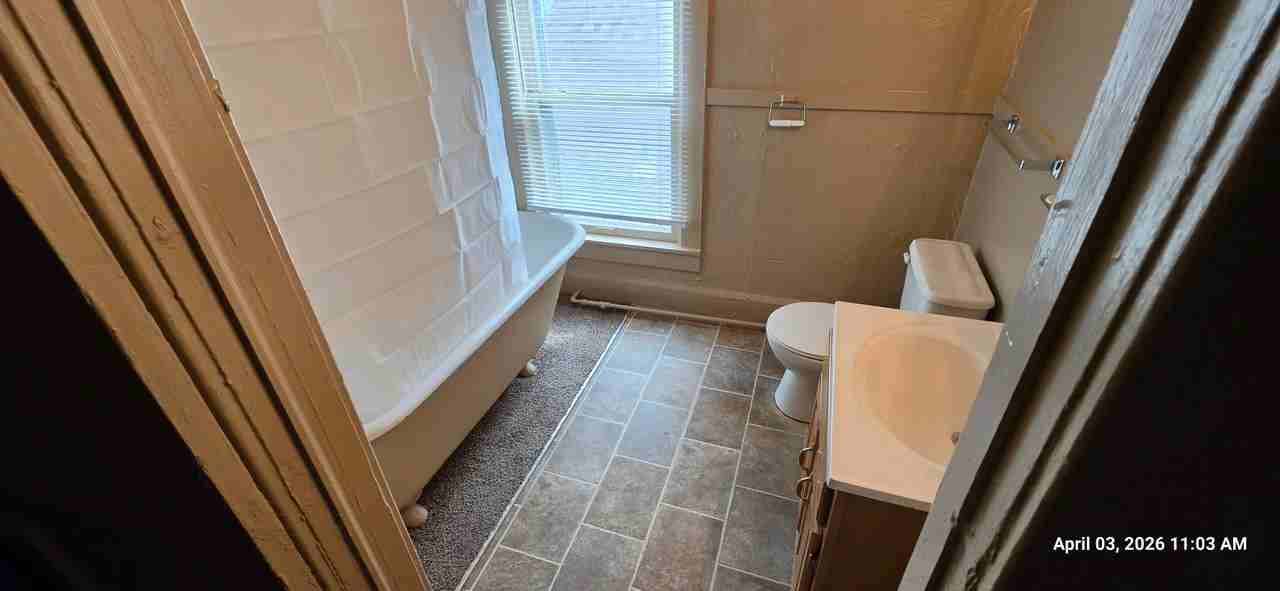 5820 E 15th Ter - Photo 6 of 8