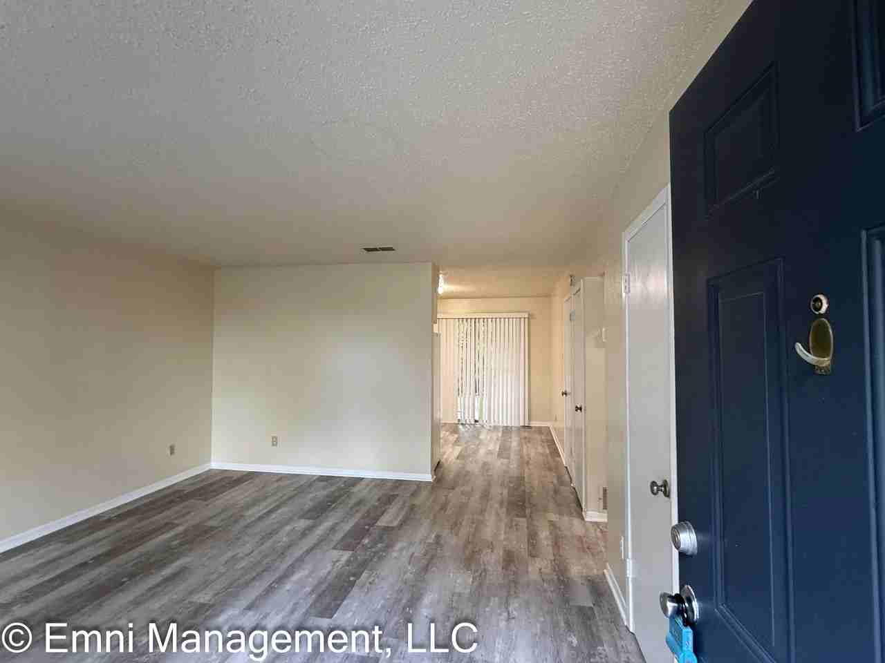 205 Oak Trail Dr #B - Photo 2 of 20