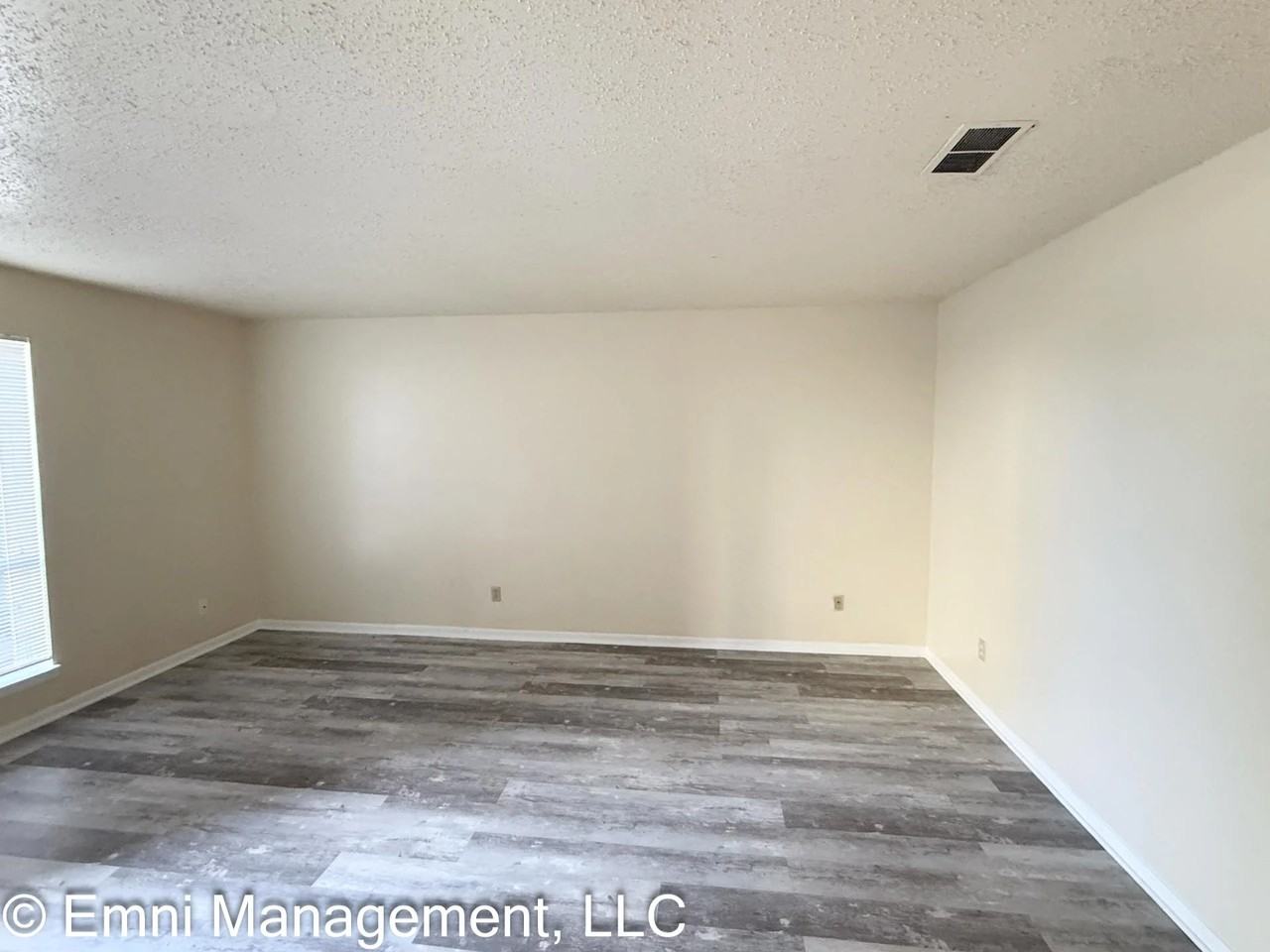 205 Oak Trail Dr #B - Photo 3 of 20