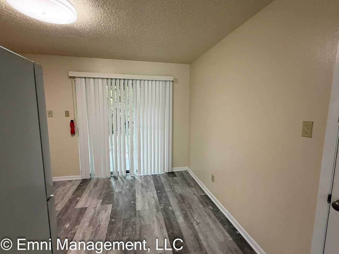 205 Oak Trail Dr #B - Photo 6 of 20