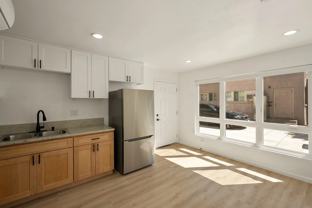 433 W Elk Ave - Photo 1 of 1