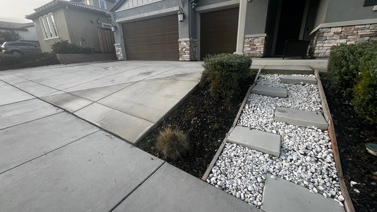 6416 Callaway Dr - Photo 2 of 20