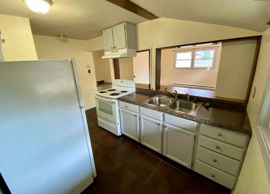 749 N 105th St #B - Photo 5 of 9