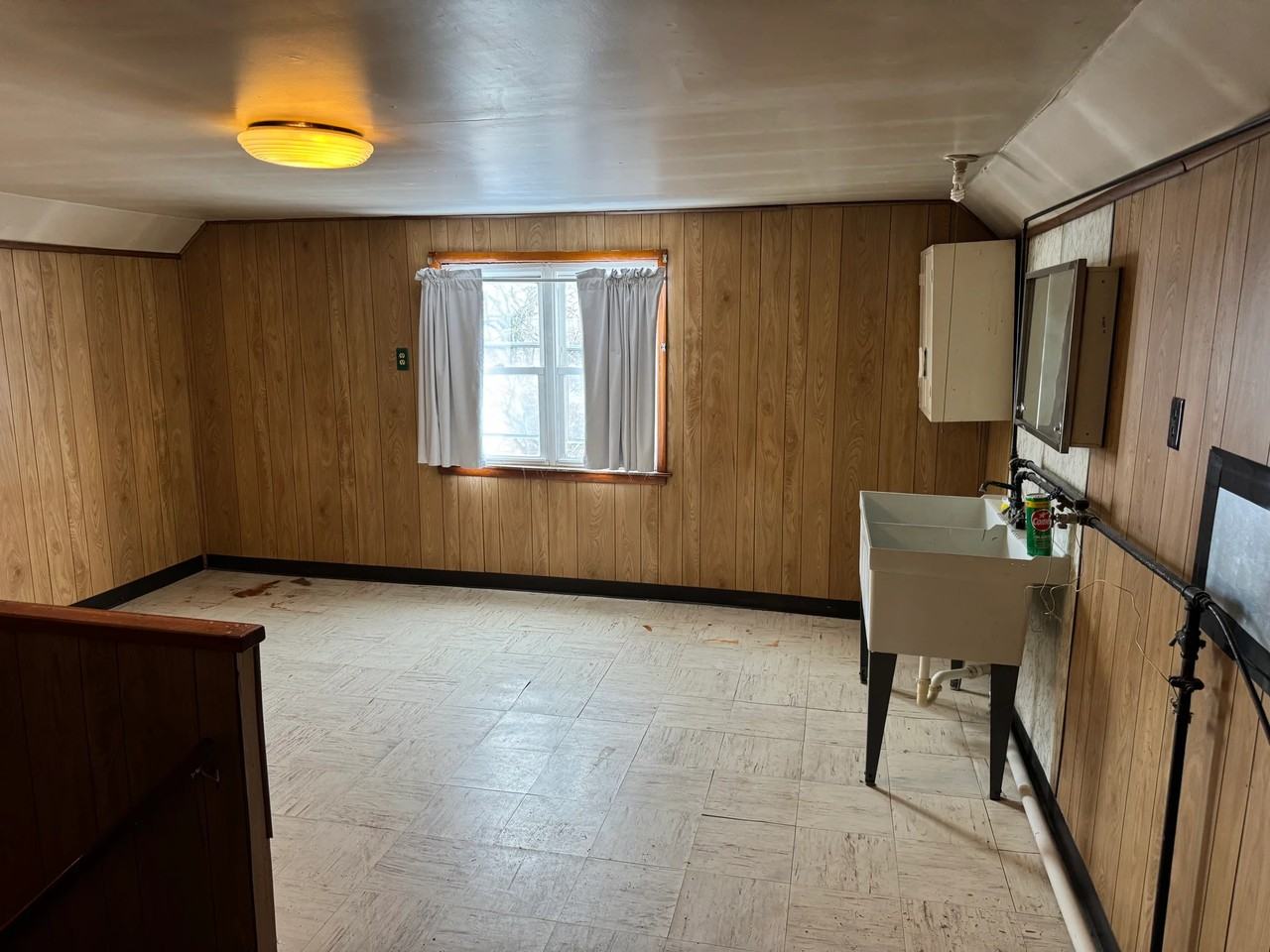 965 E Lovejoy St - Photo 2 of 11