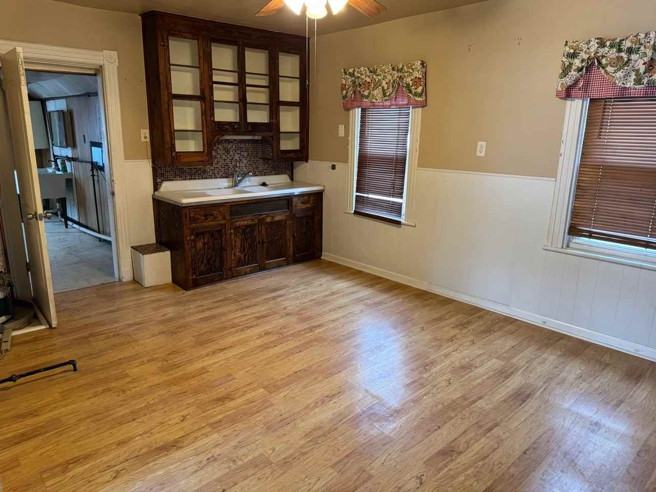 965 E Lovejoy St - Photo 3 of 11