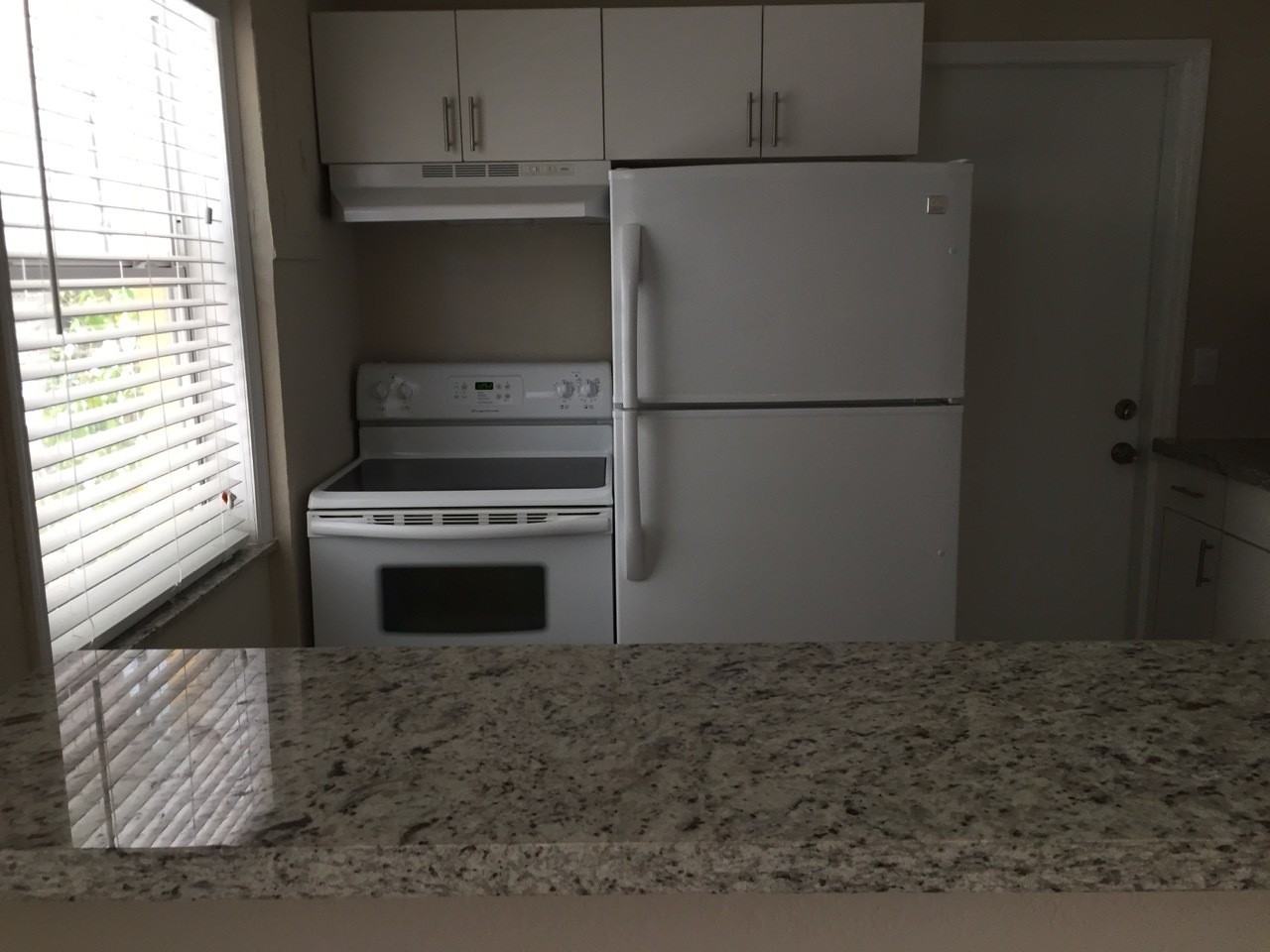 1020-1024 NE 17th Way - Photo 4 of 16