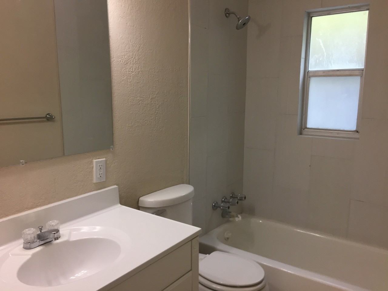 1020-1024 NE 17th Way - Photo 6 of 16