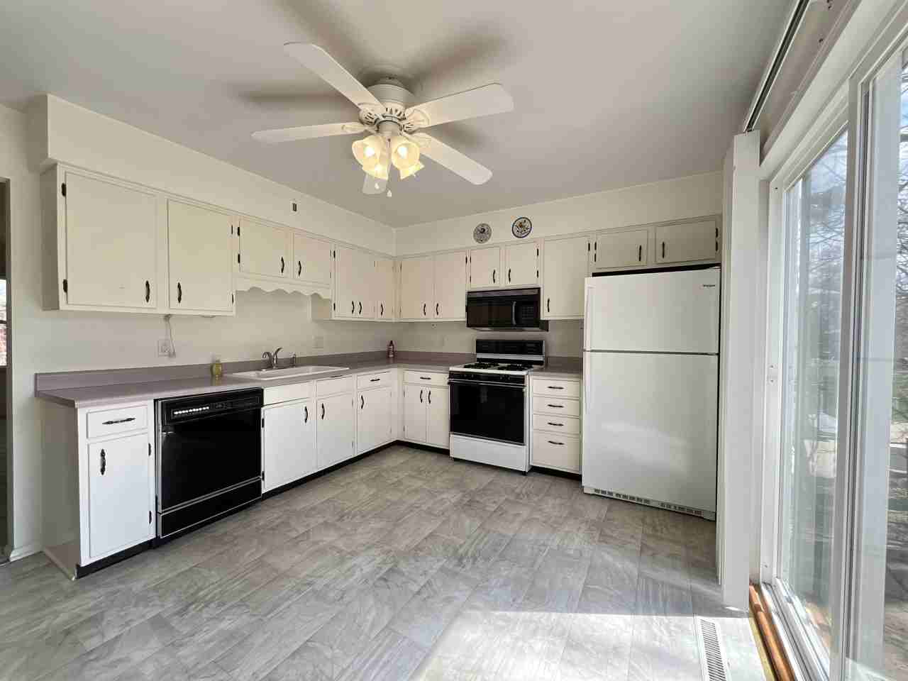 1050 West 3rd Street - Photo 5 of 24