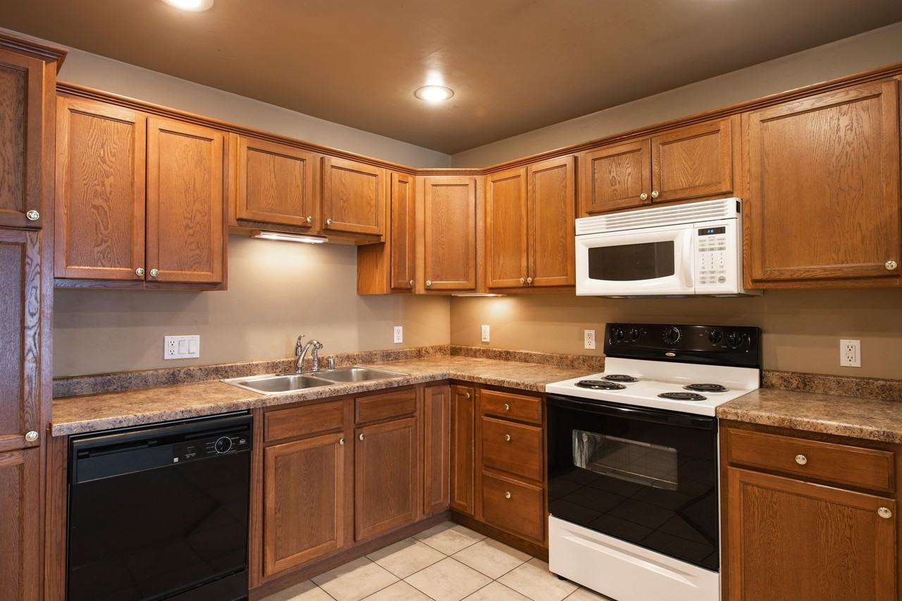 Golden Valley - 830 East Elm - Photo 3 of 13