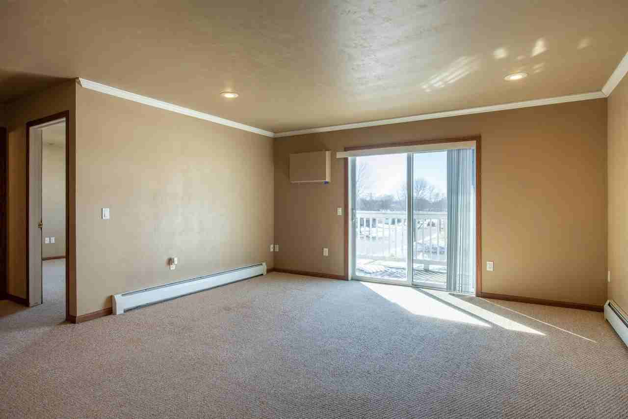 Golden Valley - 830 East Elm - Photo 6 of 13