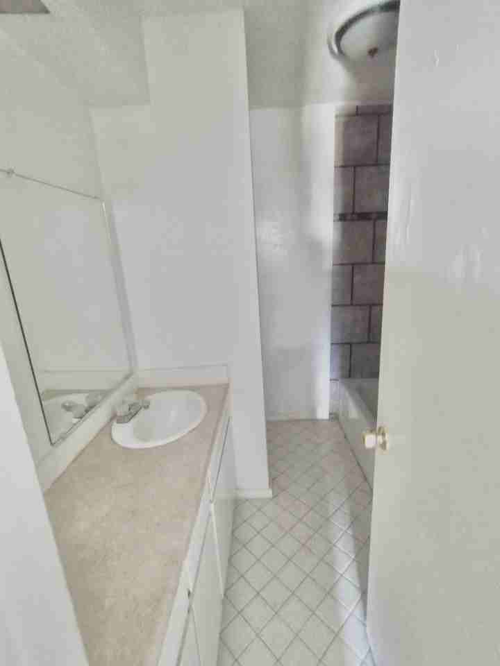 English Village - Photo 4 of 42