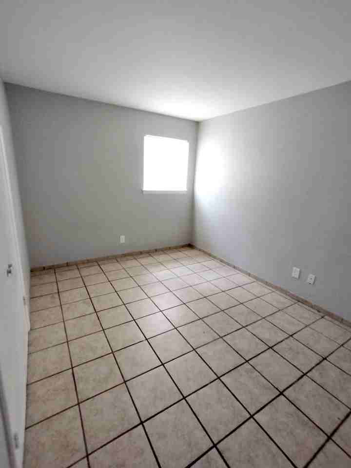 English Village - Photo 6 of 42