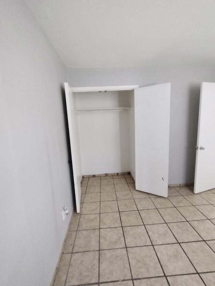 English Village - Photo 7 of 42