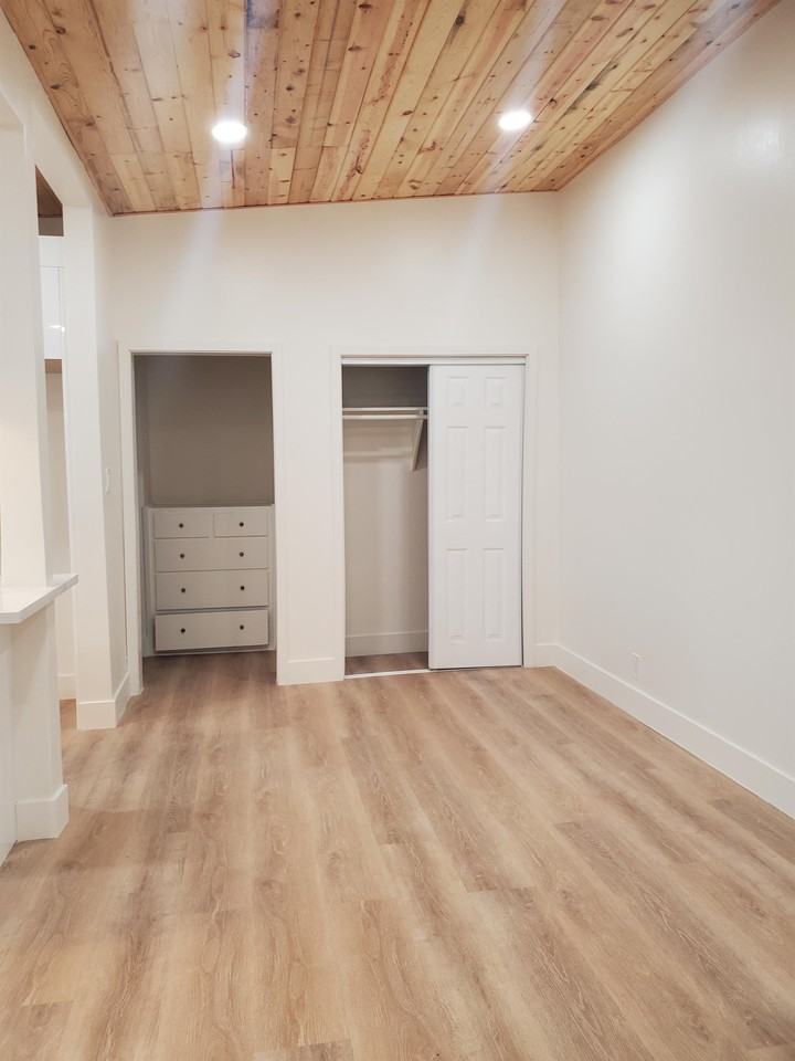 900 Imperial - Photo 2 of 15