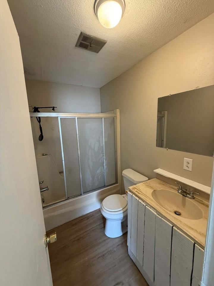 3114 East Pike - Photo 3 of 10