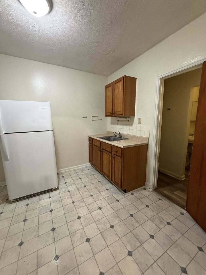 2215 Maple Avenue - Photo 2 of 7