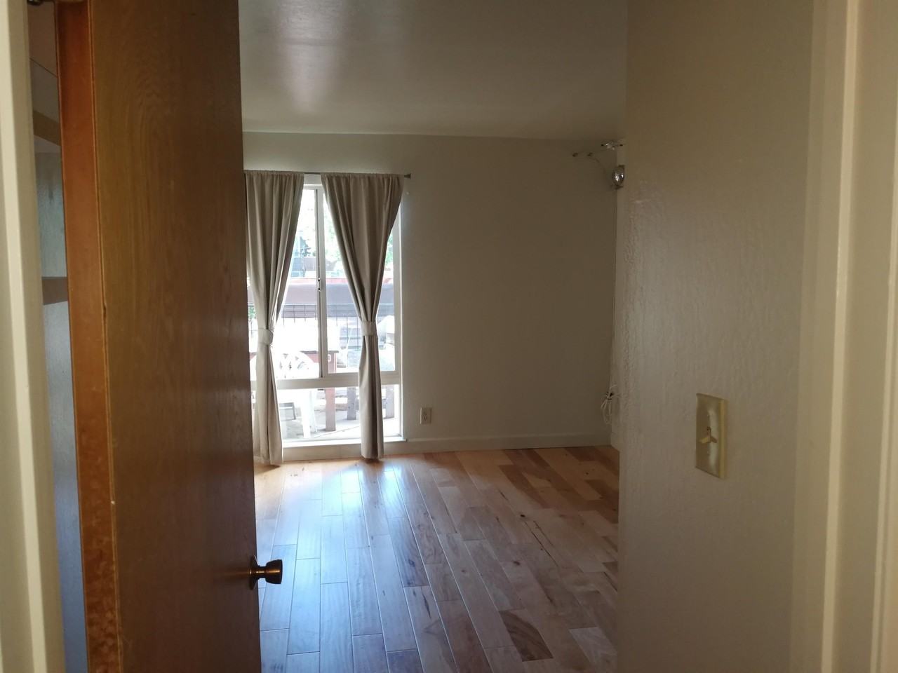 Uni Flats - Photo 7 of 12