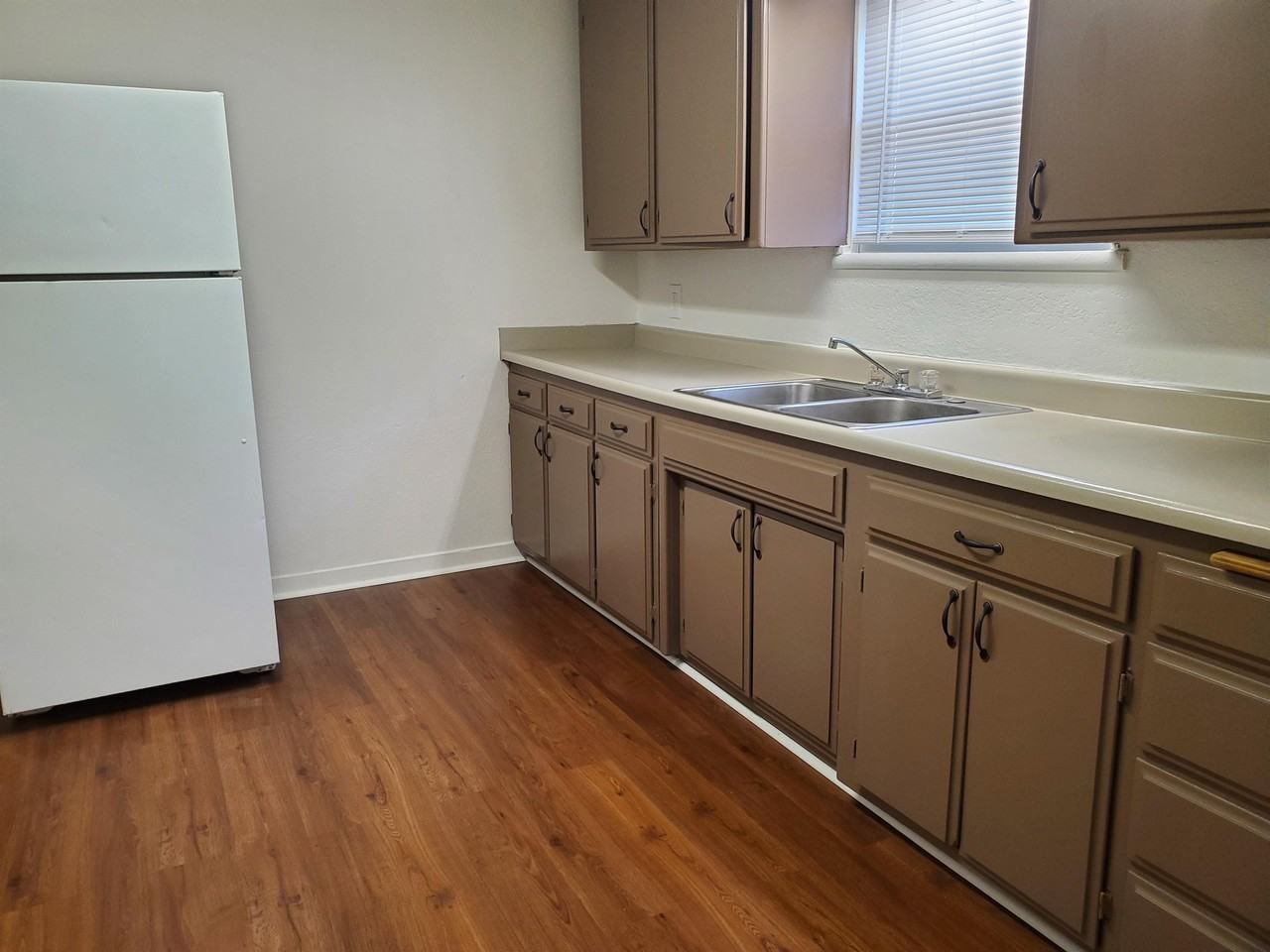 430 Robinson Ave #1 - Photo 5 of 15