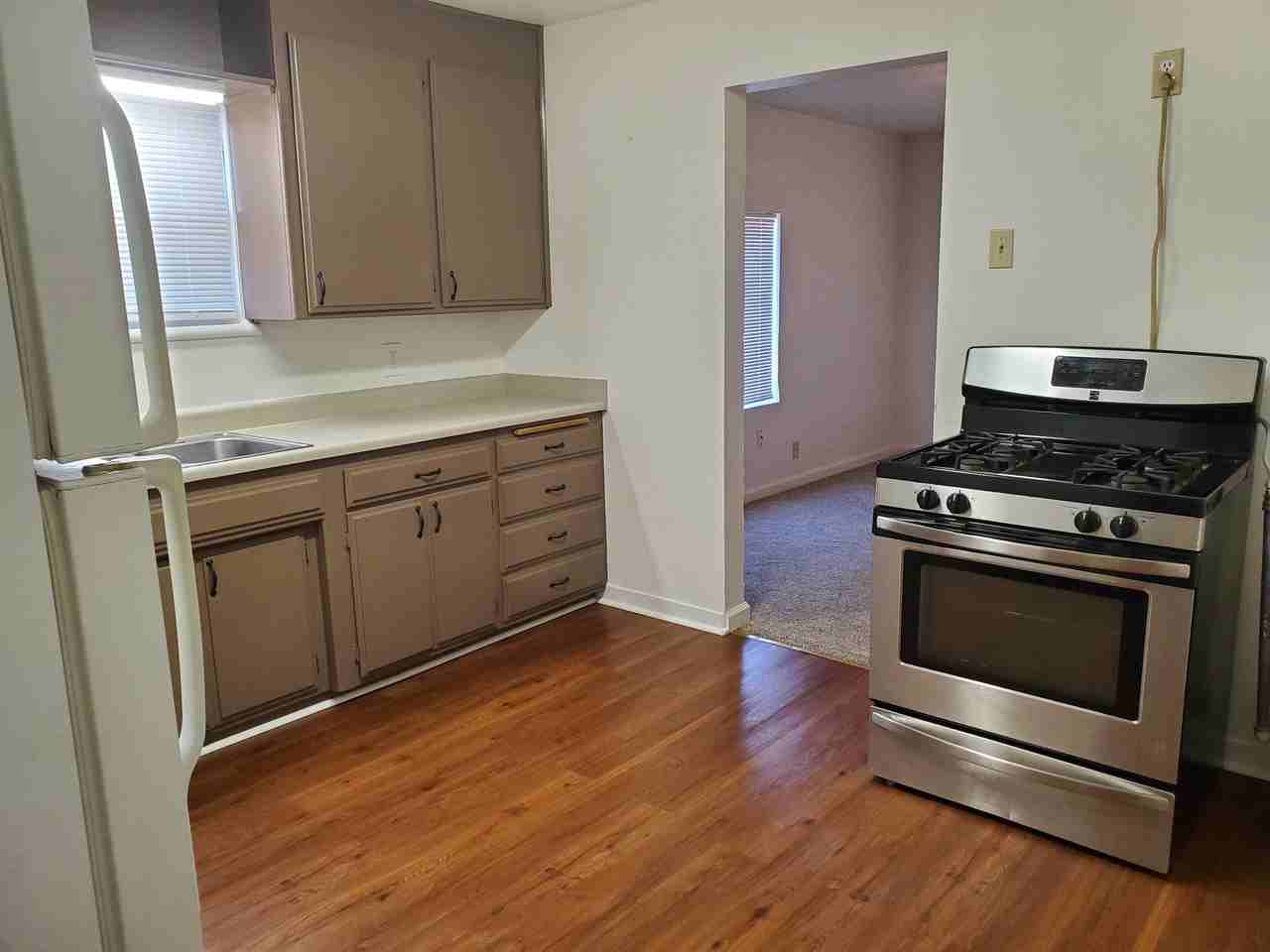 430 Robinson Ave #1 - Photo 6 of 15