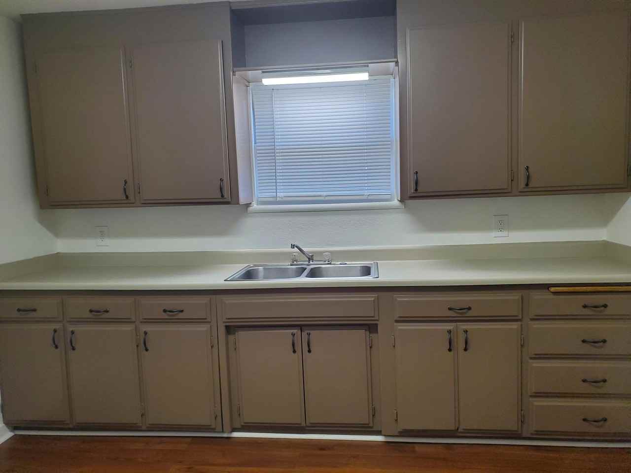 430 Robinson Ave #1 - Photo 7 of 15