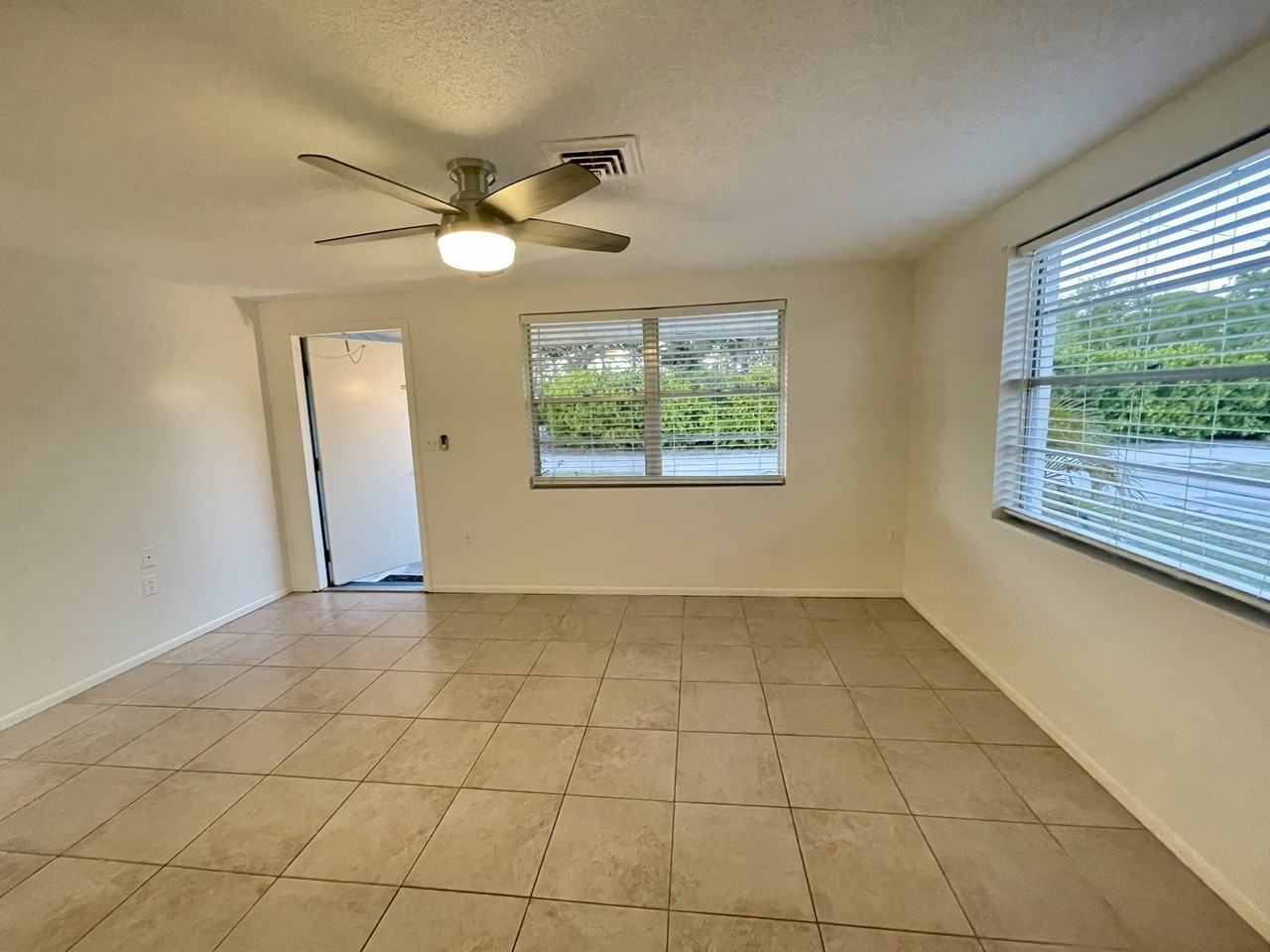 623 Shore Road - Photo 6 of 33