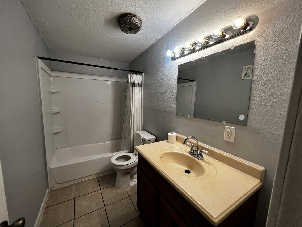 Hackberry Duplxes - 1005-A #1005A - Photo 6 of 6