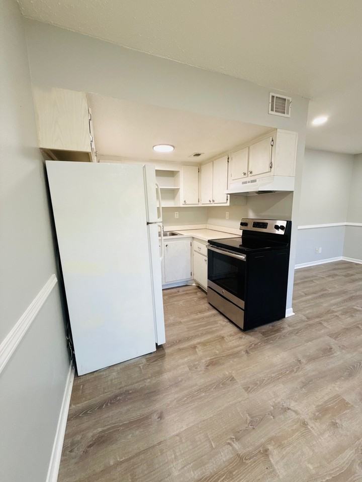 618 93rd Avenue North - Photo 2 of 21