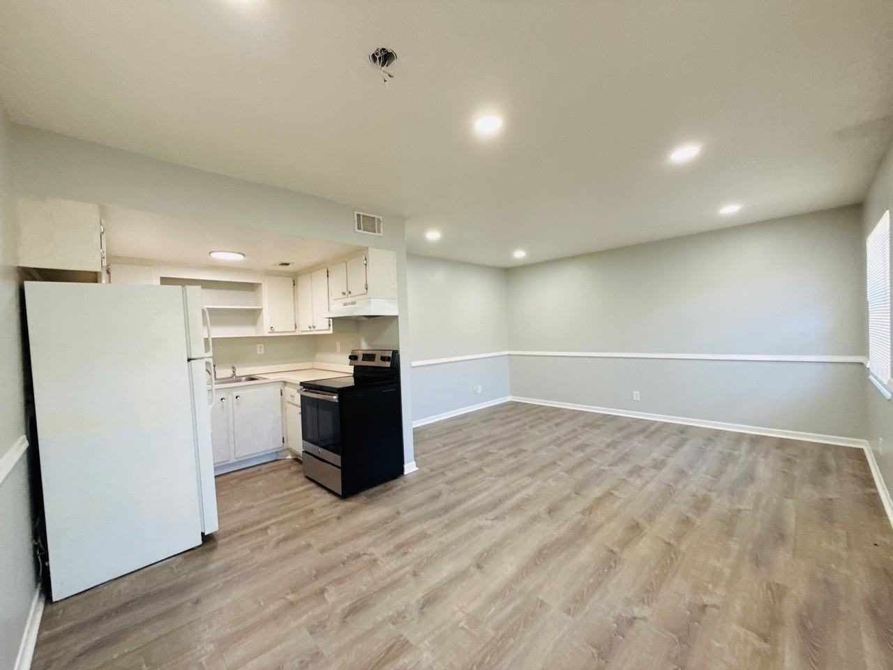 618 93rd Avenue North - Photo 3 of 21