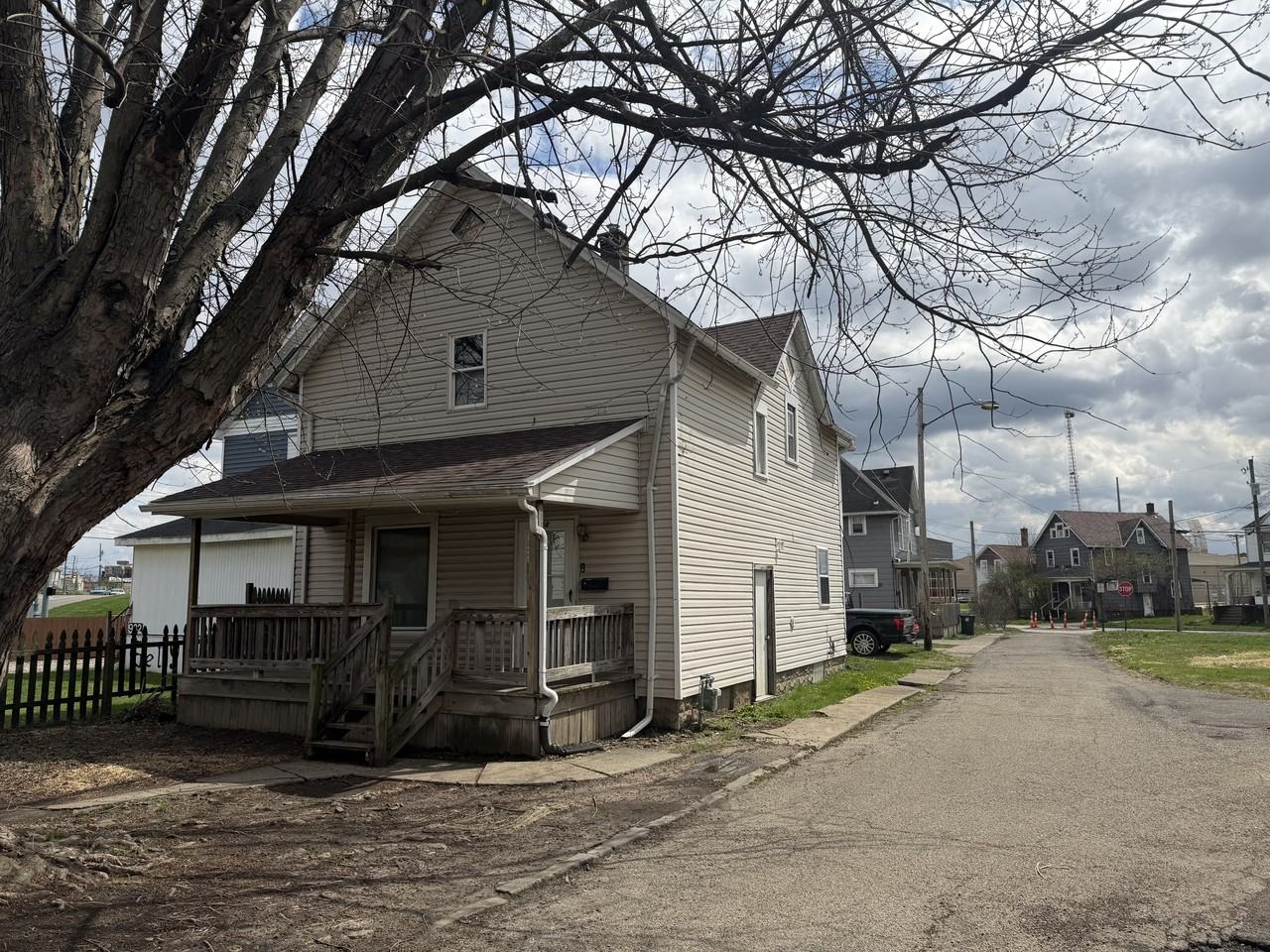 934 4th St Nw #1 - Photo 2 of 3