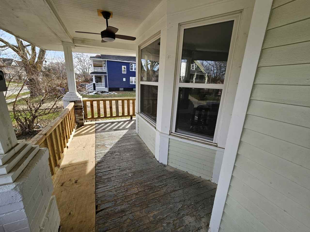 9208 Pierpont Ave - Photo 2 of 20