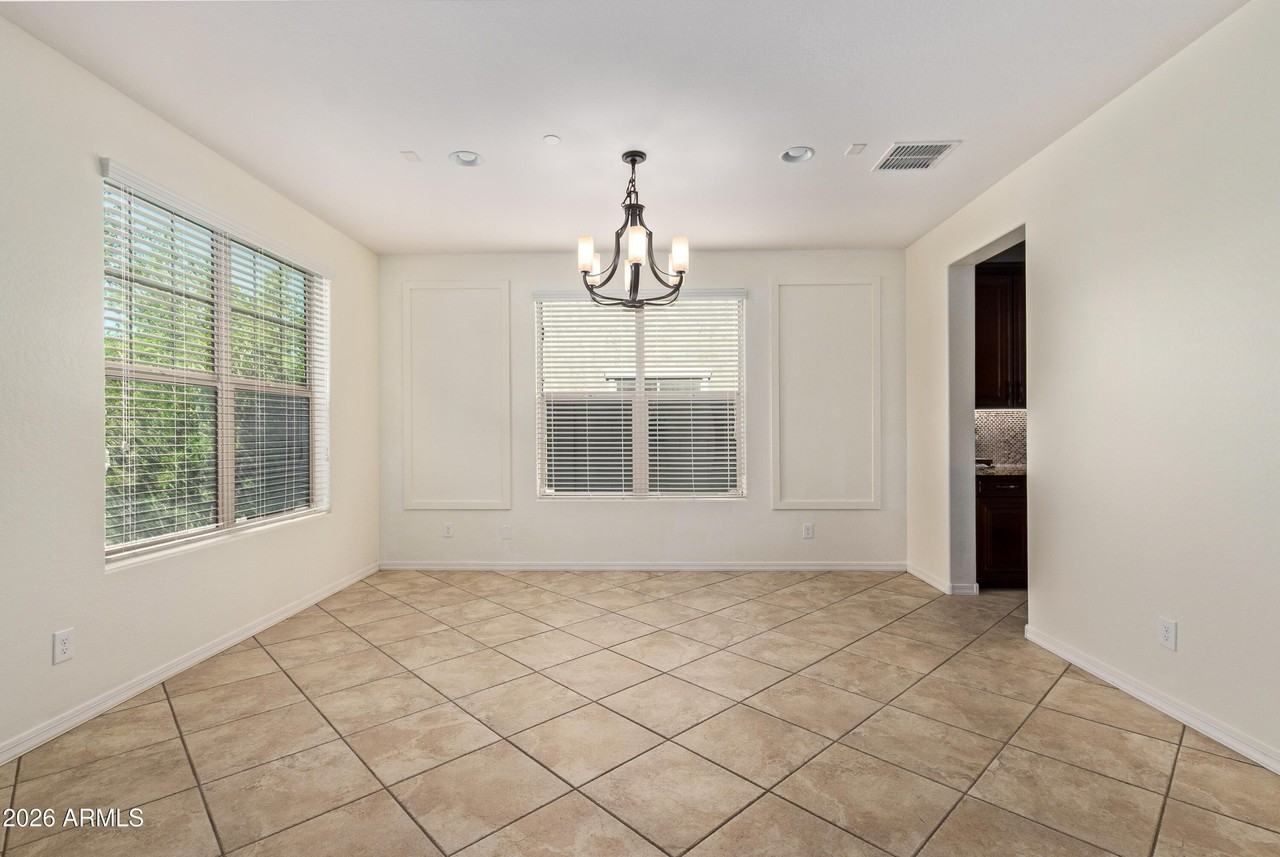 9372 W Louise Dr - Photo 2 of 29