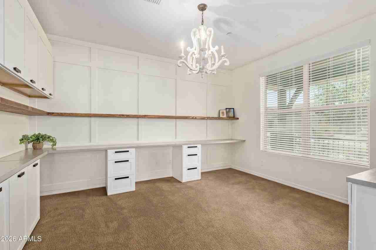 9372 W Louise Dr - Photo 3 of 29