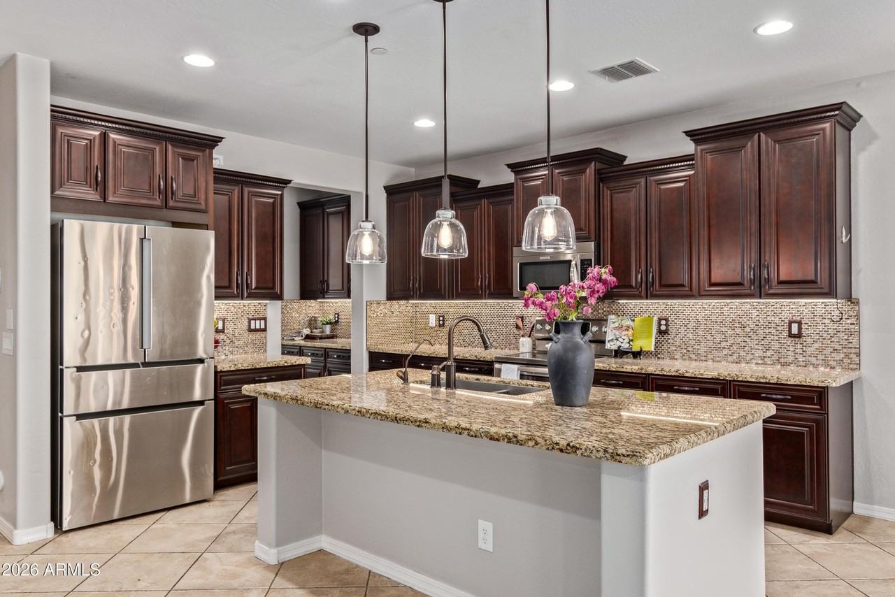 9372 W Louise Dr - Photo 7 of 29