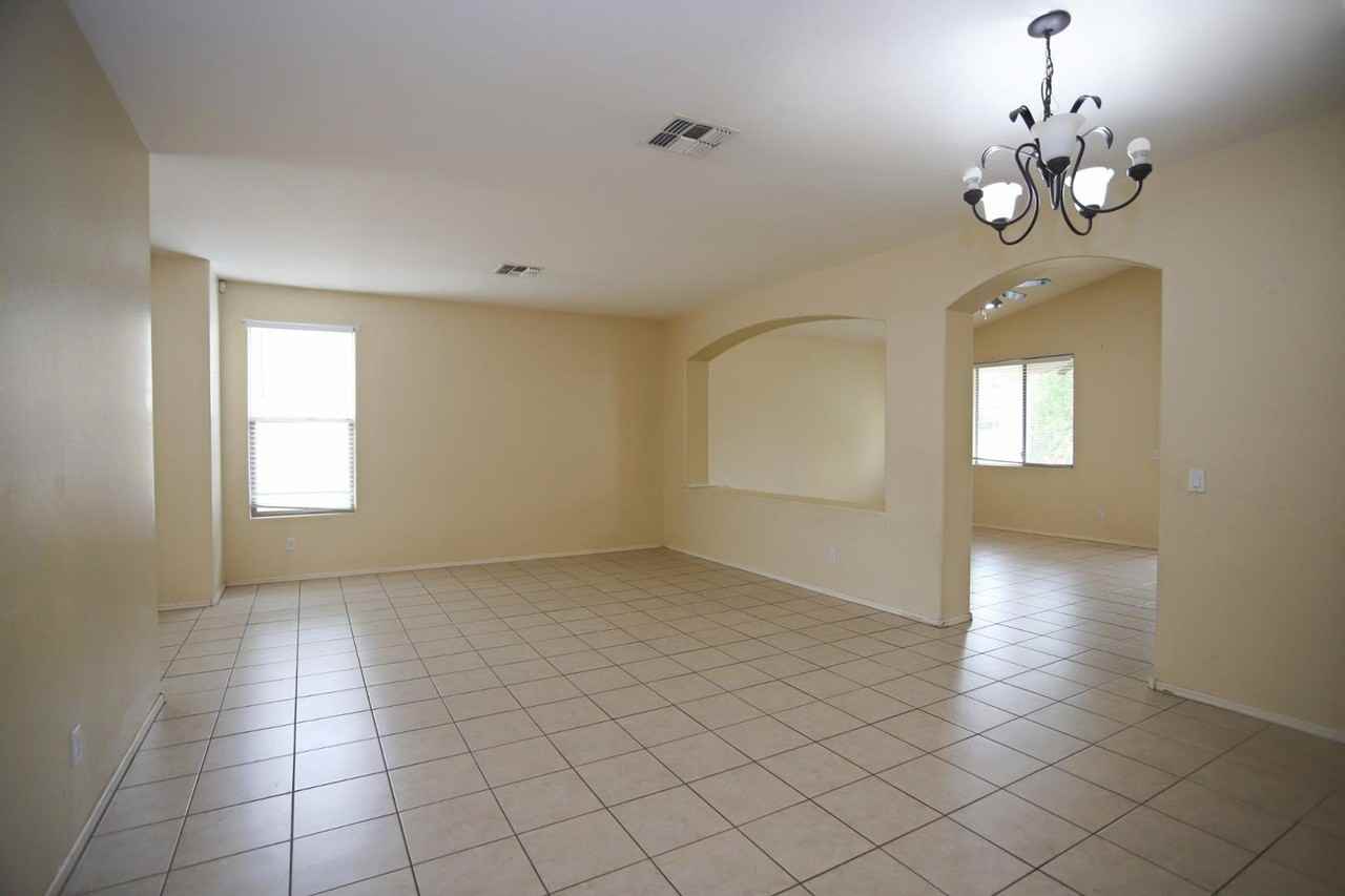 3210 E Lark Dr - Photo 6 of 46