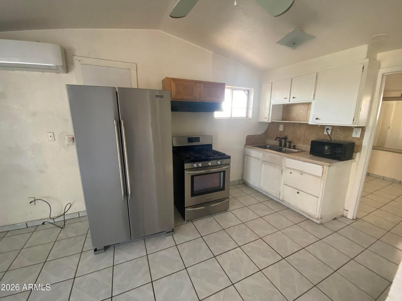 575 N Delaware St #E - Photo 3 of 6