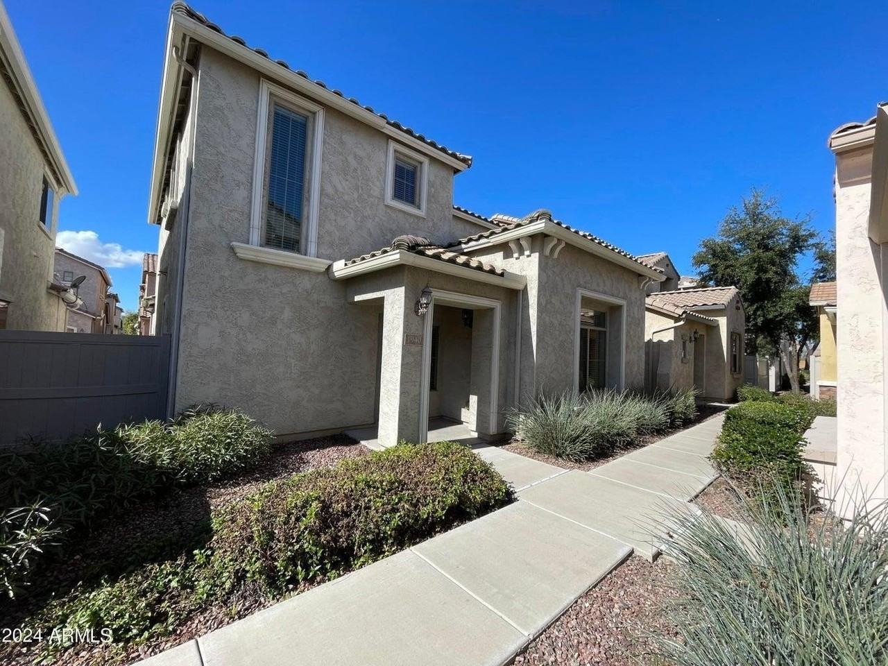 1940 W Faria Ln