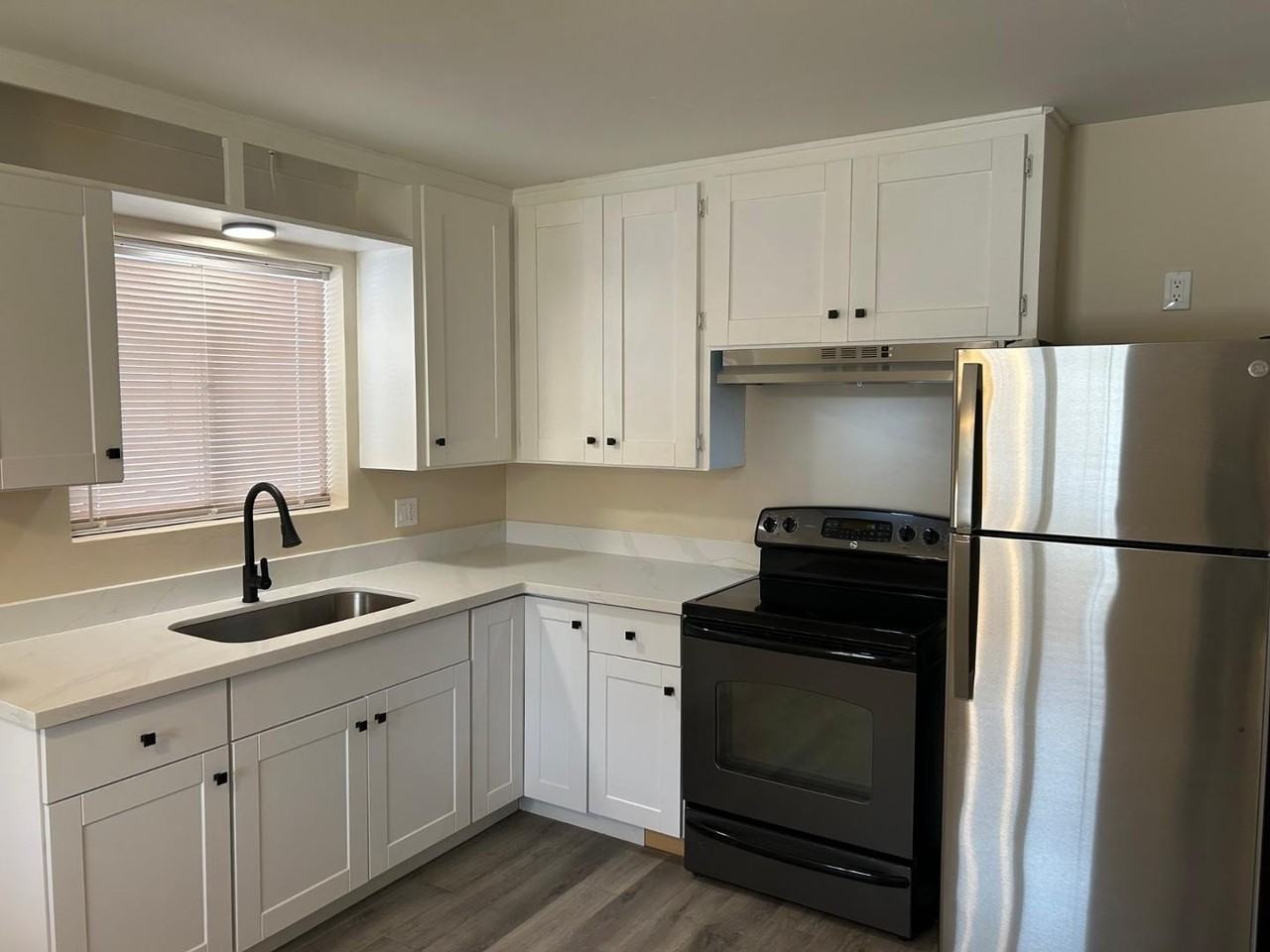 726 E 3rd Ave - Photo 2 of 29