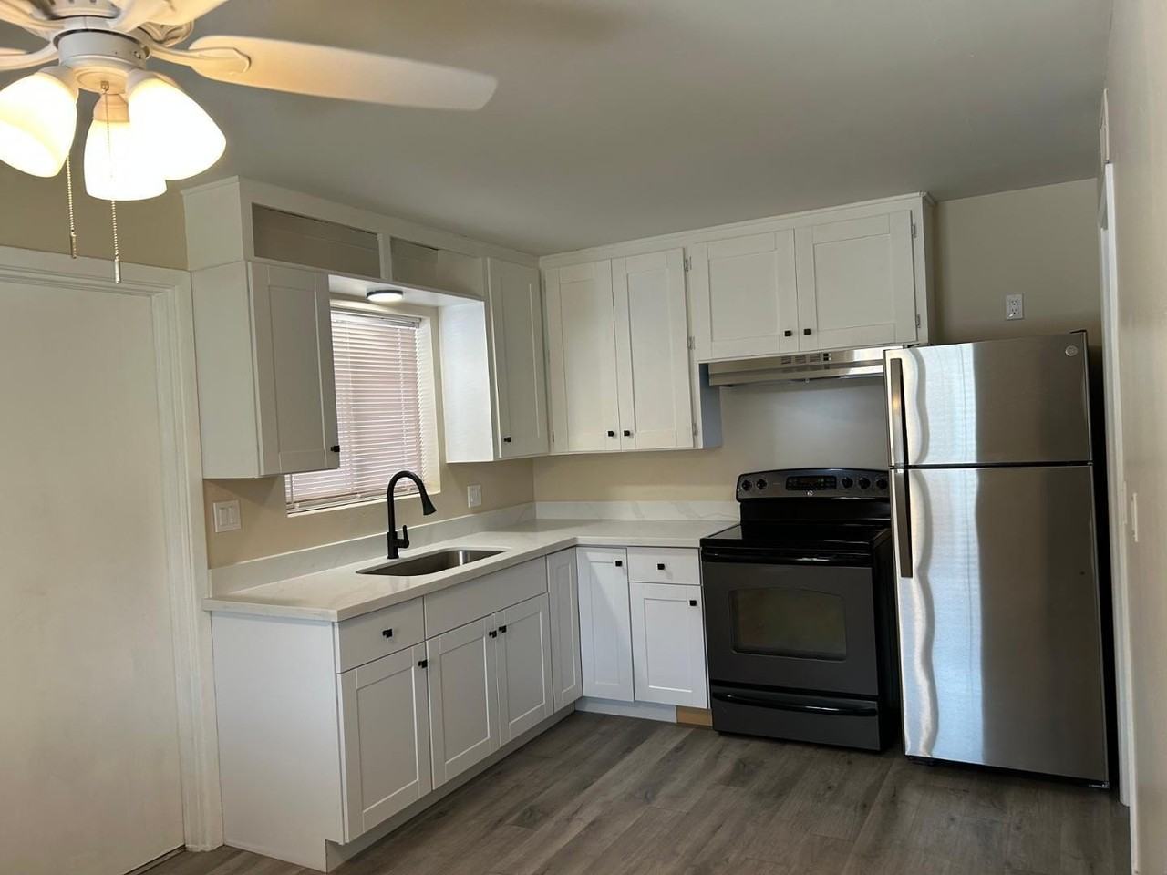 726 E 3rd Ave - Photo 5 of 29