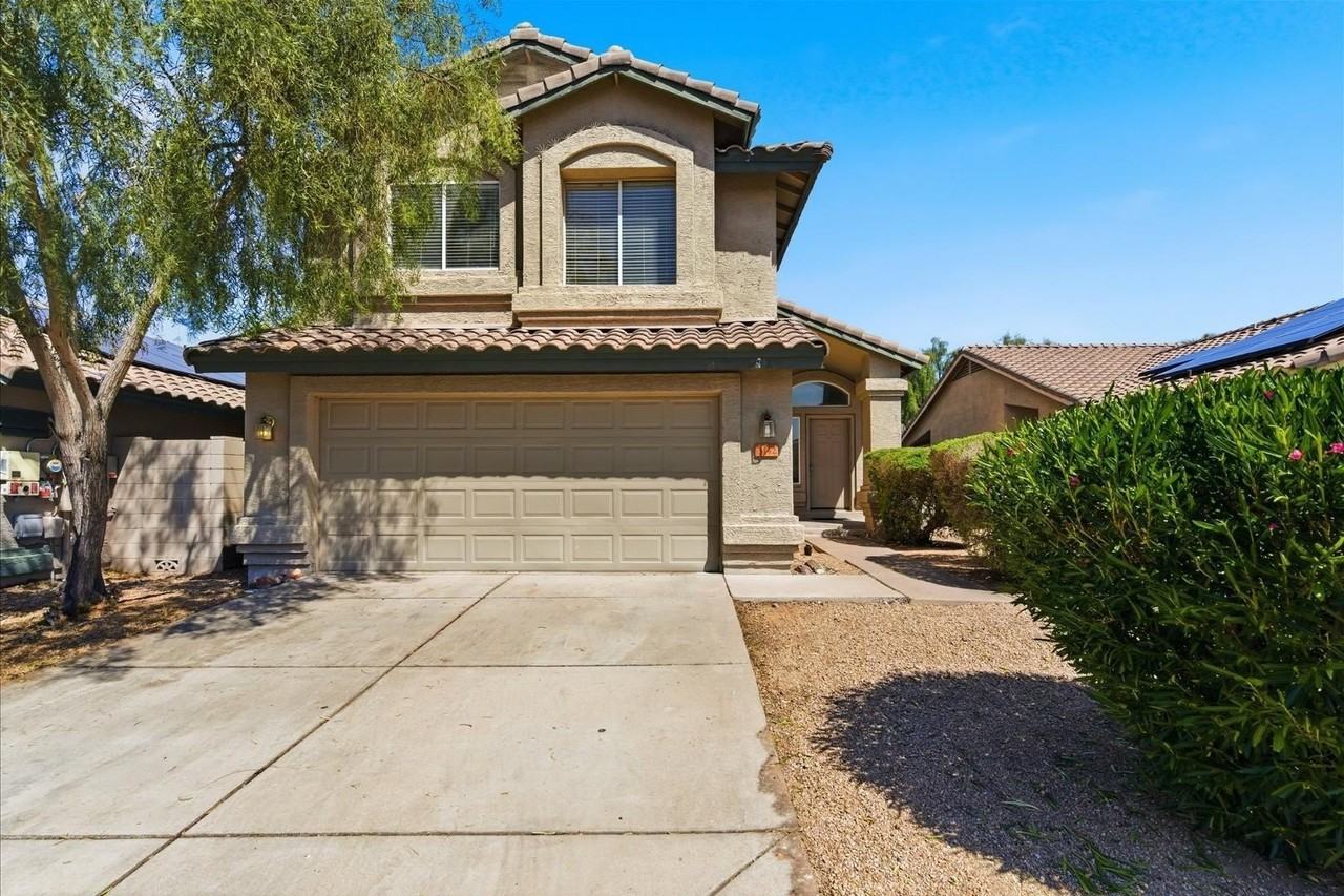 3142 E Wahalla Ln - Photo 2 of 21