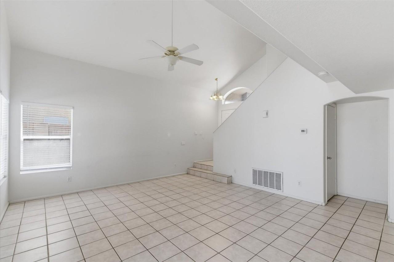 3142 E Wahalla Ln - Photo 3 of 21