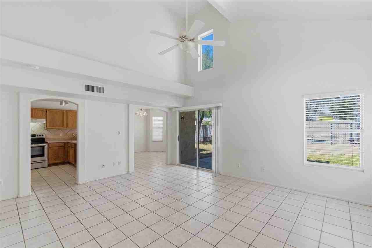 3142 E Wahalla Ln - Photo 5 of 21