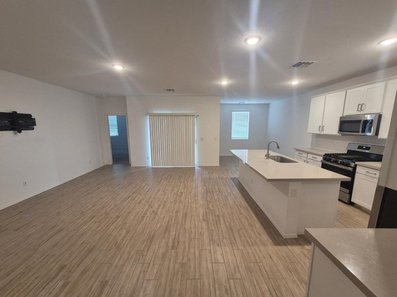 47792 W Mellen Ln - Photo 3 of 12