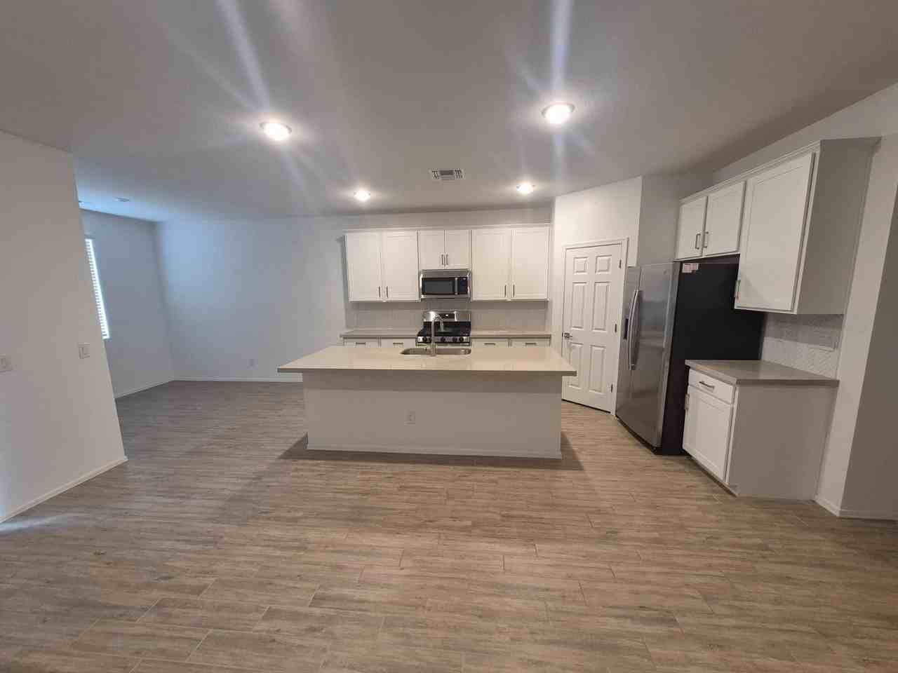 47792 W Mellen Ln - Photo 4 of 12