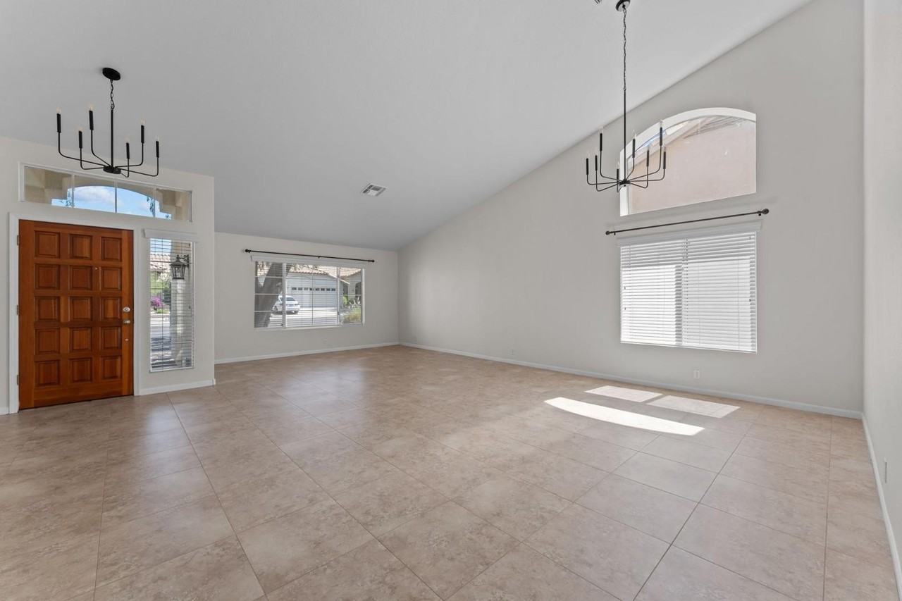 4423 E Vista Val Verde - Photo 3 of 19