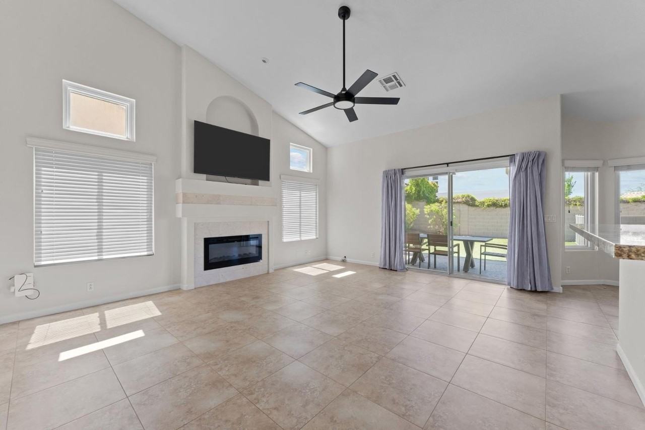 4423 E Vista Val Verde - Photo 4 of 19