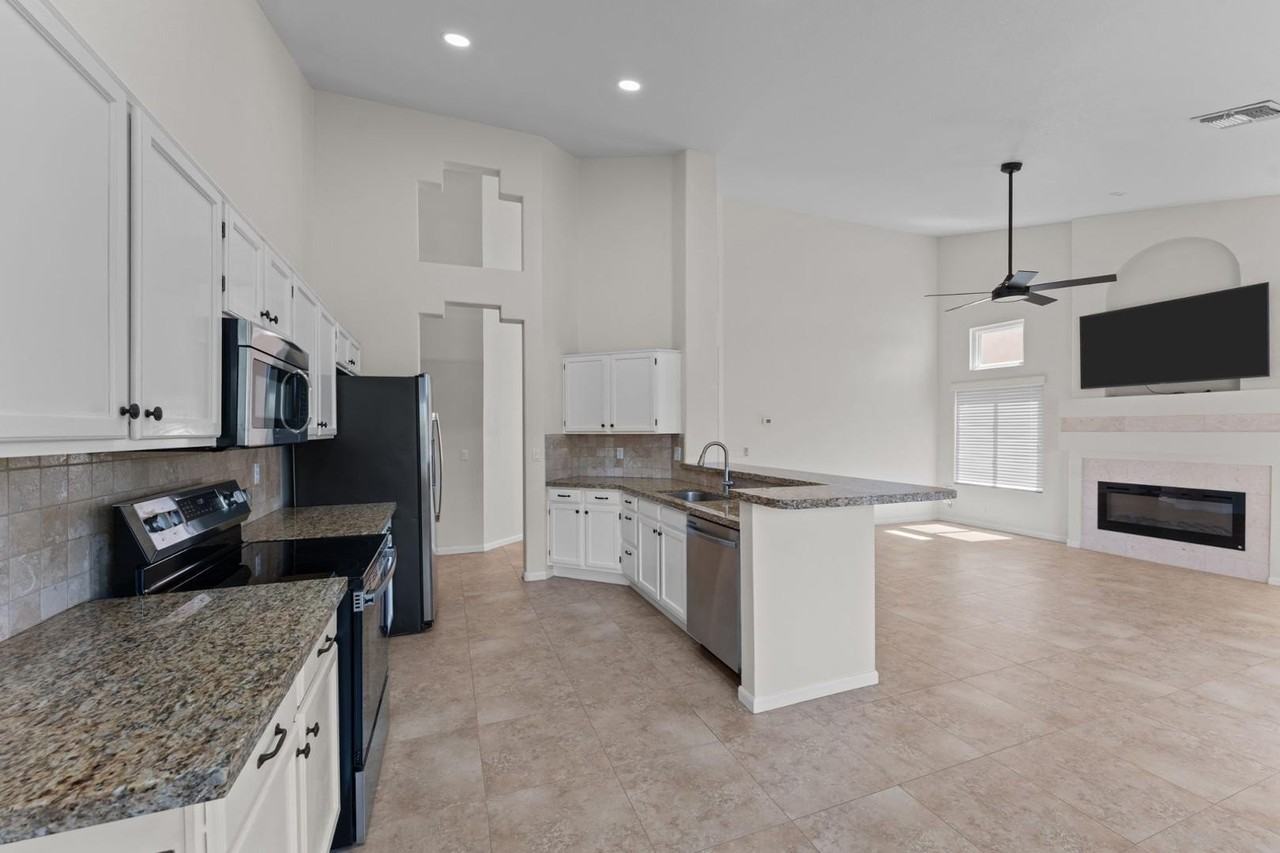 4423 E Vista Val Verde - Photo 5 of 19