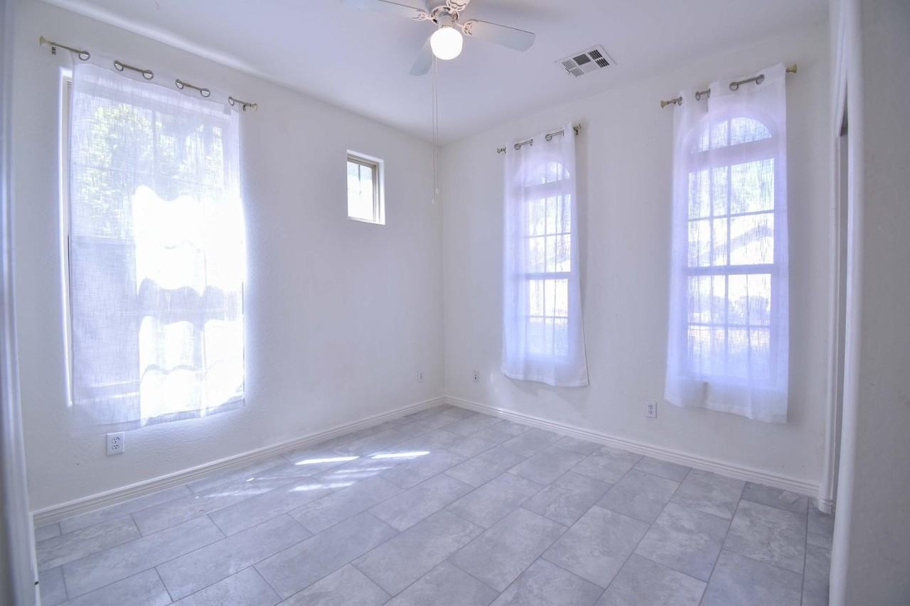 21017 W Glen St - Photo 2 of 18