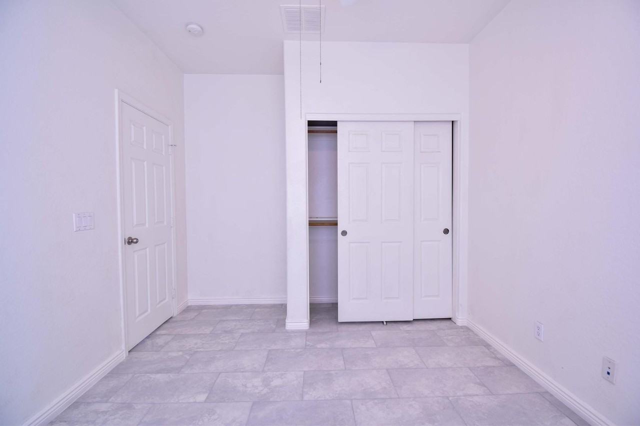 21017 W Glen St - Photo 5 of 18