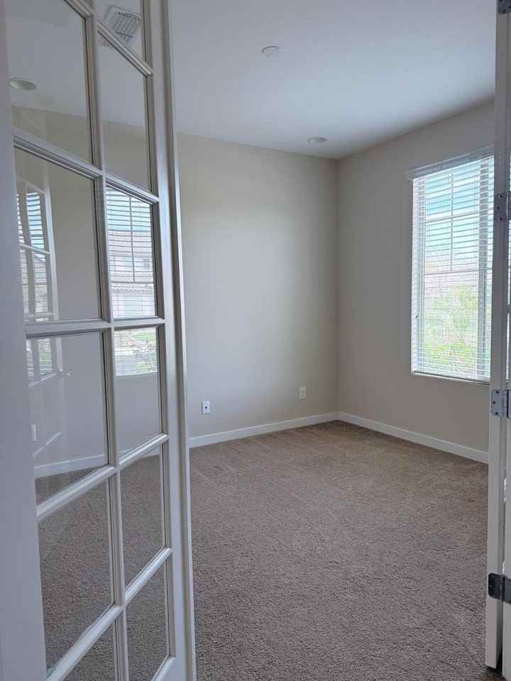 9519 W Fallen Leaf Ln - Photo 4 of 21