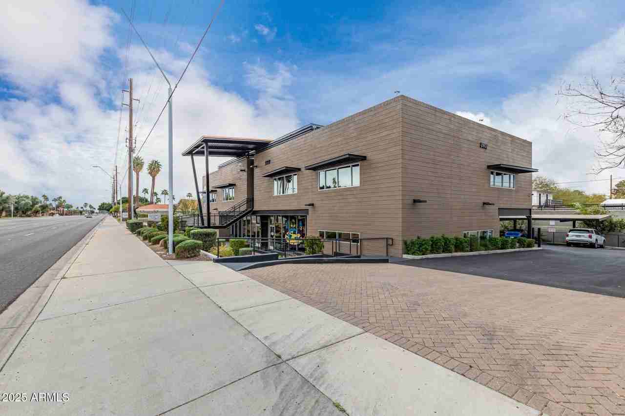 2402 S Rural Rd Unit 101/201 - Photo 2 of 13